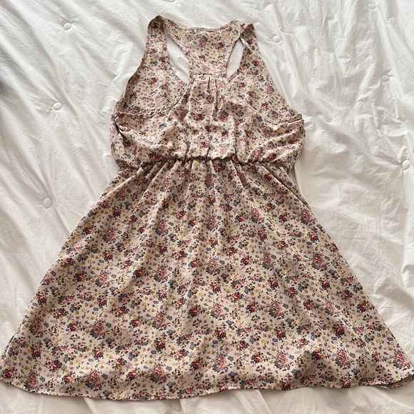 SALE! Floral Dress from Irene’s Story in LA - Picture 7 of 10